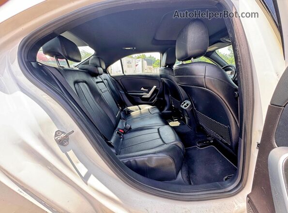 WDD3G4FB7KW010619 2019 MERCEDES-BENZ A White Vista interior delantera