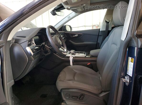 WA1EVBF18SD028198 2025 AUDI Q8 Blue Vista del salpicadero