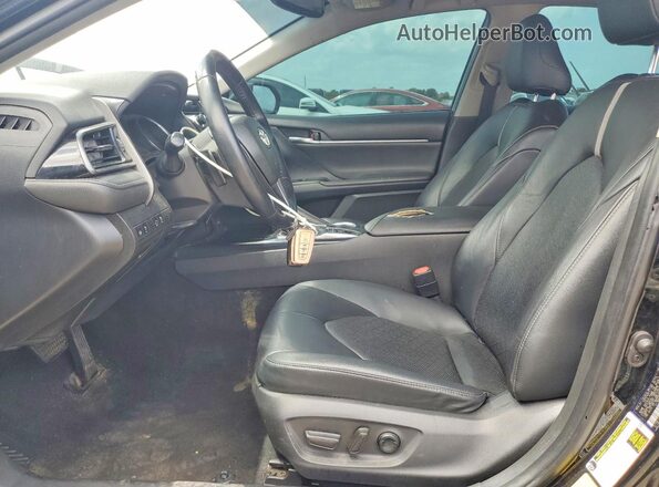 4T1B61HK6KU813059 2019 TOYOTA CAMRY Черный Вид панели приборов