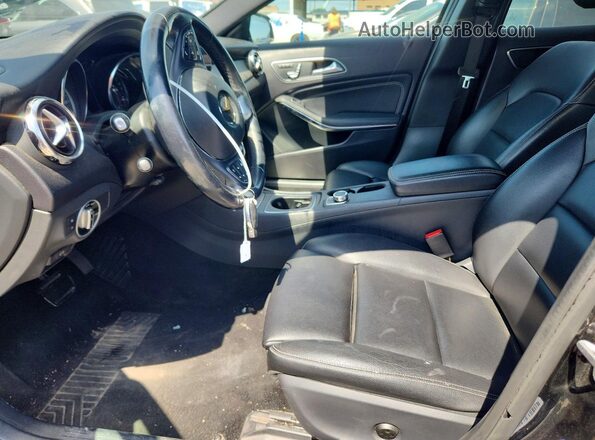 WDCTG4EB7KU005664 2019 MERCEDES-BENZ GLA Black წინა პანელის ხედი