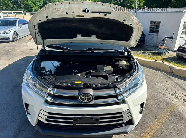 5TDDZRFH9JS890764 2018 TOYOTA HIGHLANDER White Vista del cuadro de instrumentos