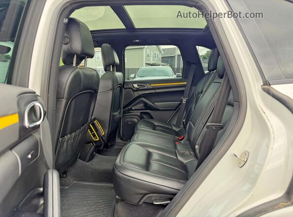 WP1AA2A21JKA02261 2018 PORSCHE CAYENNE White Սալոնի դիմացի տեսք
