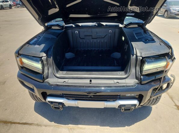 1GT40DDB0SU120249 2025 GMC HUMMER Black ძრავის განყოფილების ხედი