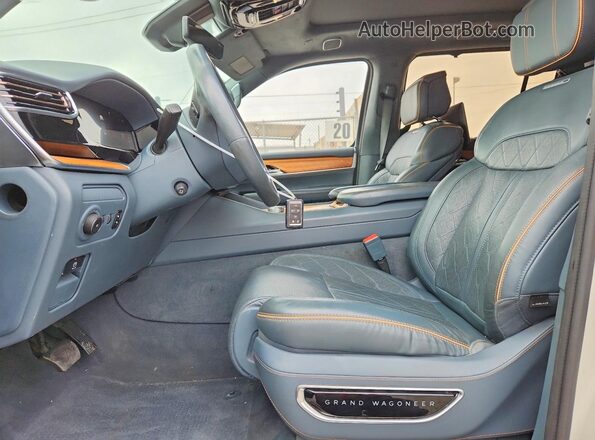1C4SJVGJ4NS169127 2022 JEEP GRAND Бежевый Вид панели приборов