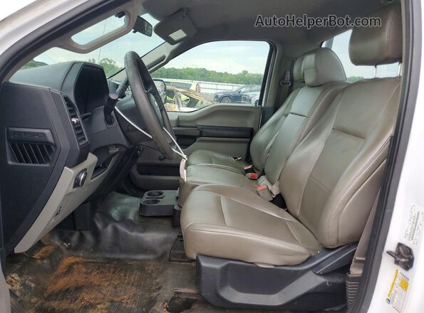 1FTMF1C87HKE46332 2017 FORD F150 Белый Вид панели приборов