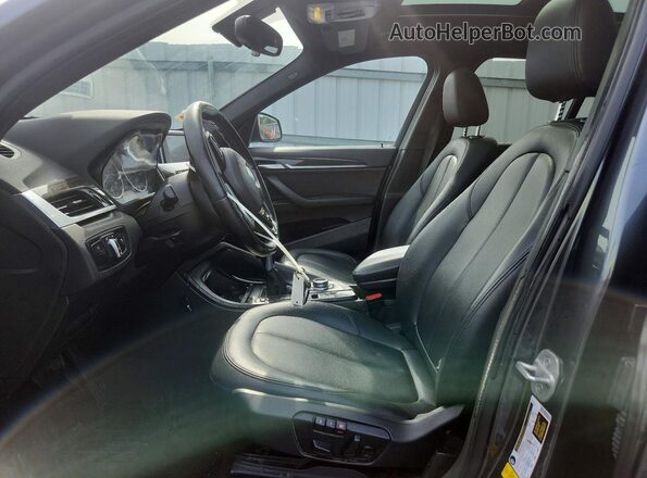 WBXHT3C33H5F72590 2017 BMW X1 Серый Вид панели приборов