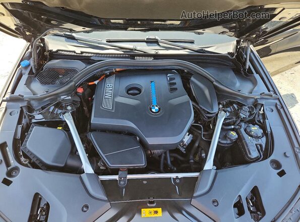 WBAJA9C58JB252031 2018 BMW 5 SERIES Black Vista del compartimento del motor