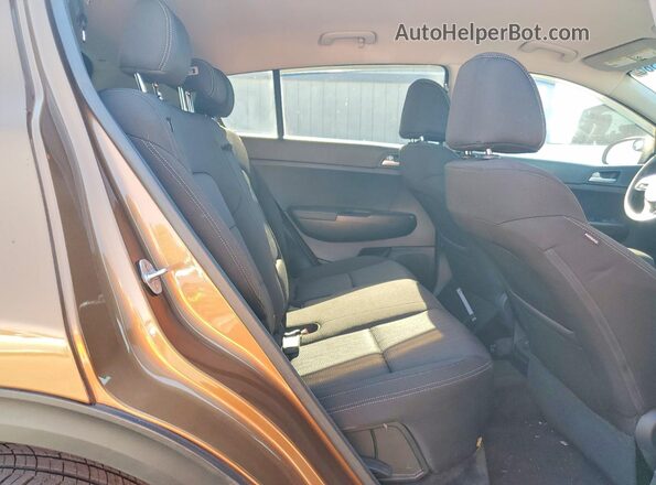 KNDPMCAC6H7164465 2017 KIA SPORTAGE Gold Vista interior trasera