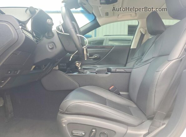 58AD21B18LU006590 2020 LEXUS ES Белый Вид салона спереди