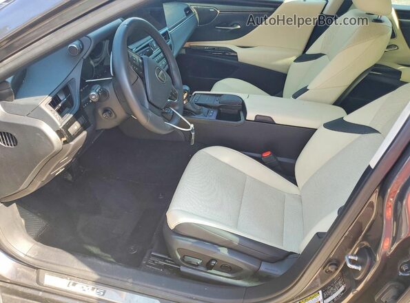 58ADA1C18NU021384 2022 LEXUS ES Угольный Вид салона спереди
