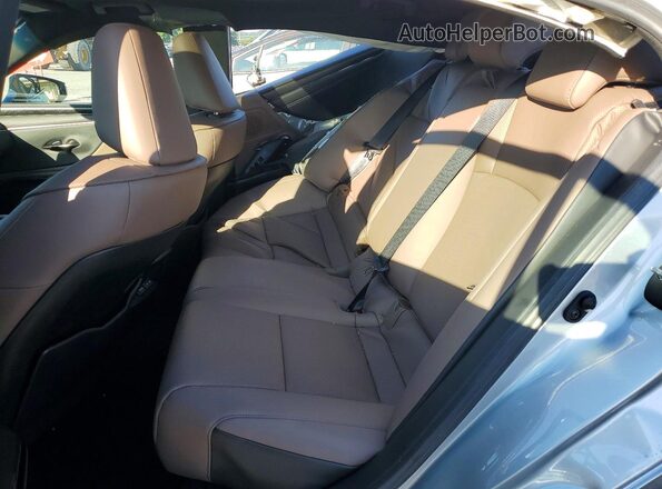 58ADZ1B18PU147709 2023 LEXUS ES Silver Vista de los asientos traseros