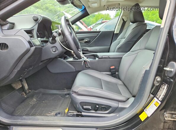 58ADZ1B18RU171141 2024 LEXUS ES Черный Вид салона спереди