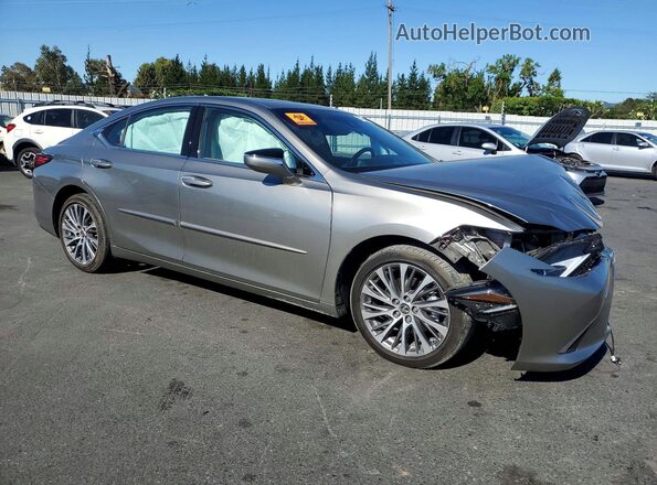 58ADZ1B1XMU099545 2021 LEXUS ES Silver Delantero derecho
