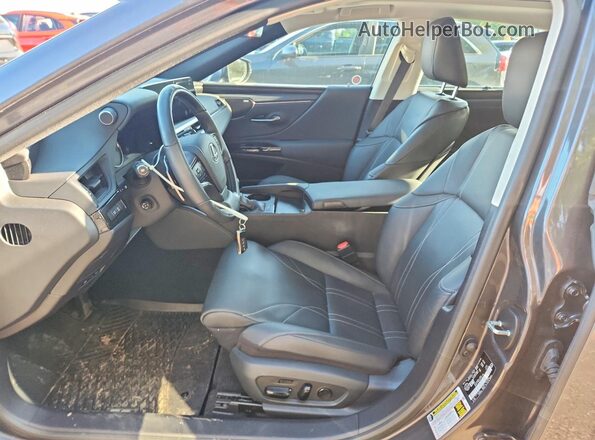 58AFZ1B15RU162115 2024 LEXUS ES Серый Вид салона спереди