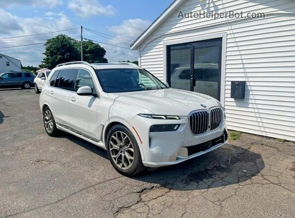 5UX23EM0XS9X97121 2025 BMW X7 White Вид спереду