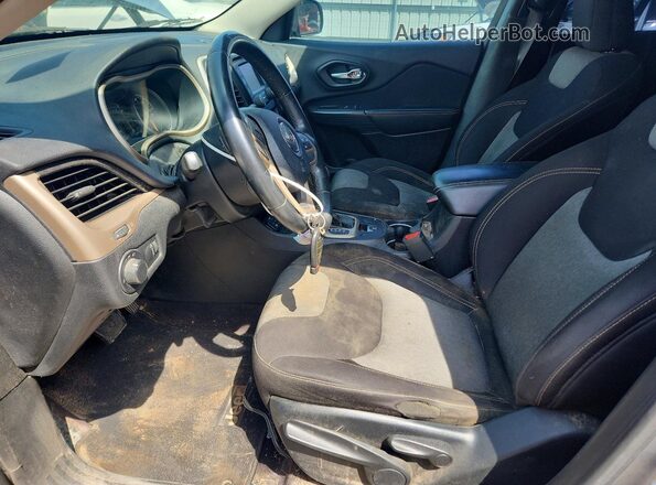 1C4PJLAB4HW558942 2017 JEEP CHEROKEE Silver Dashboard view