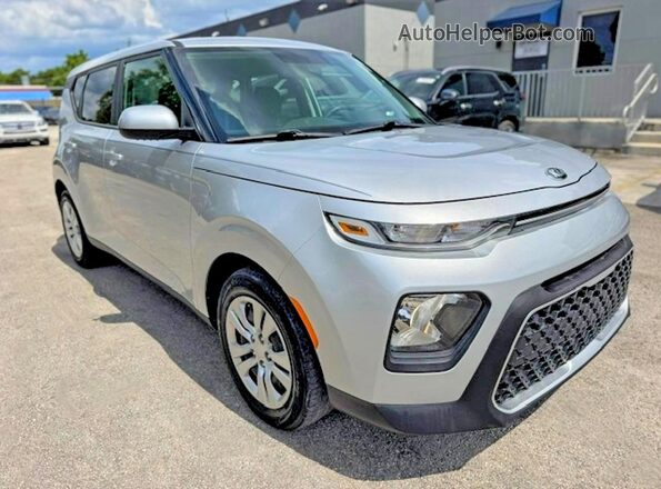 KNDJ23AU5L7098729 2020 KIA SOUL Silver Widok z przodu