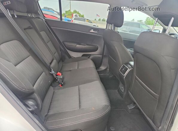 KNDPMCAC8H7127708 2017 KIA SPORTAGE White Widok komory silnika