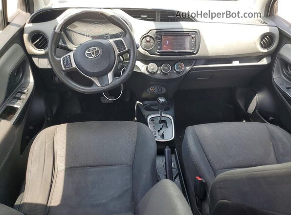 VNKKTUD33HA075963 2017 TOYOTA YARIS White Սարքավորումների վահանակի տեսք