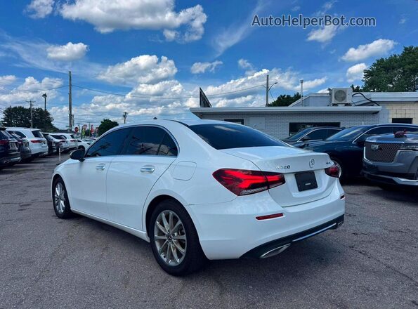 W1K3G4FB9MJ267992 2021 MERCEDES-BENZ A White Delantero derecho