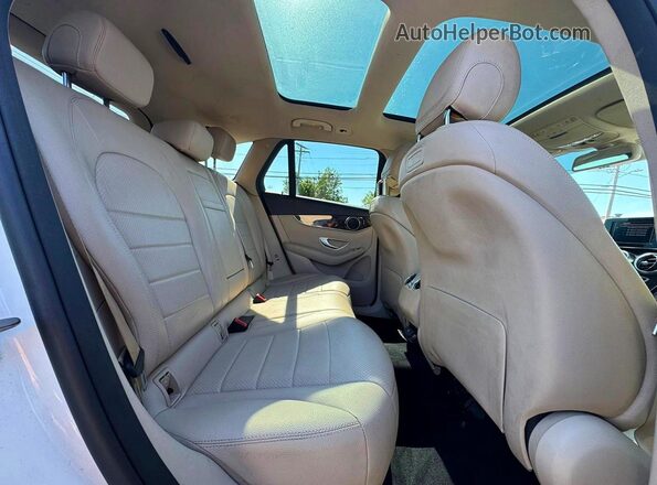 WDC0G4JB8JV016447 2018 MERCEDES-BENZ GLC-CLASS White Front interior view
