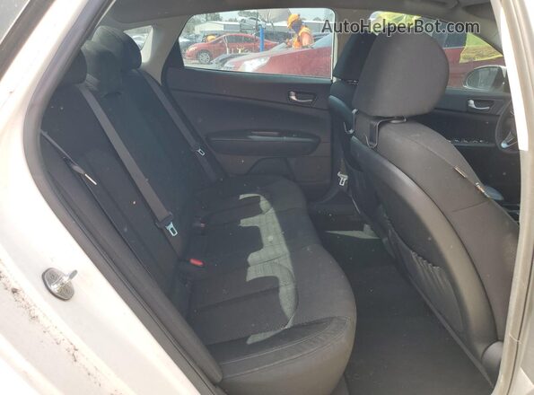 KNAGT4L3XG5098984 2016 KIA OPTIMA White Вид задньої частини салону