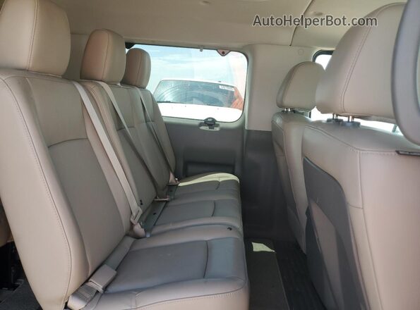 5BZAF0AA1JN853490 2018 NISSAN NV Белый Вид задней части салона