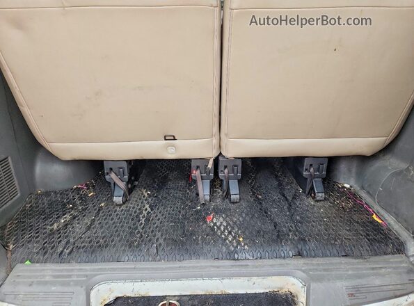 5BZAF0AA4GN850981 2016 NISSAN NV White Rear seats view
