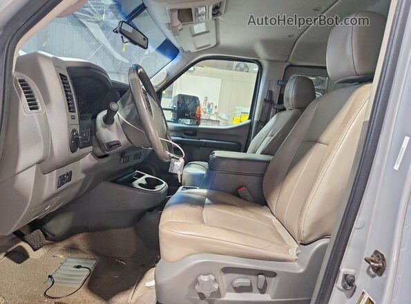 5BZAF0AA4GN855999 2016 NISSAN NV Серебряный Вид салона спереди
