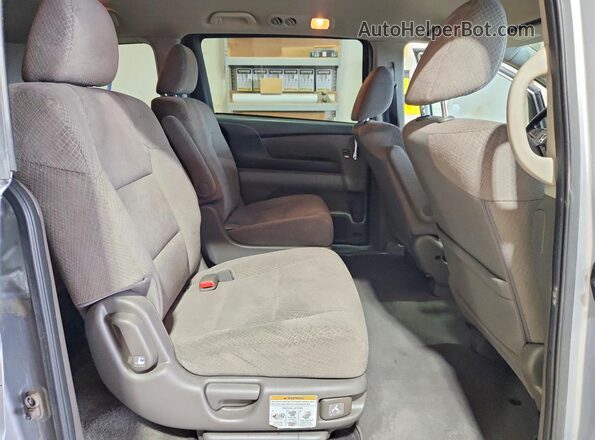 5FNRL5H26GB091238 2016 HONDA ODYSSEY Silver Rear interior view
