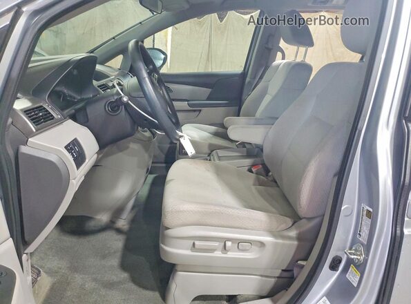 5FNRL5H4XHB006064 2017 HONDA ODYSSEY Silver Սալոնի դիմացի տեսք