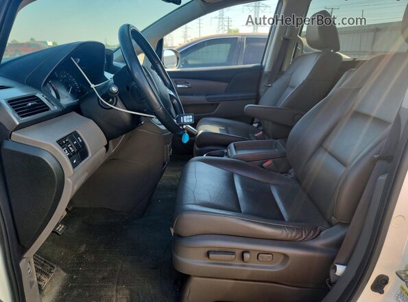 5FNRL5H61GB074964 2016 HONDA ODYSSEY Белый Вид салона спереди