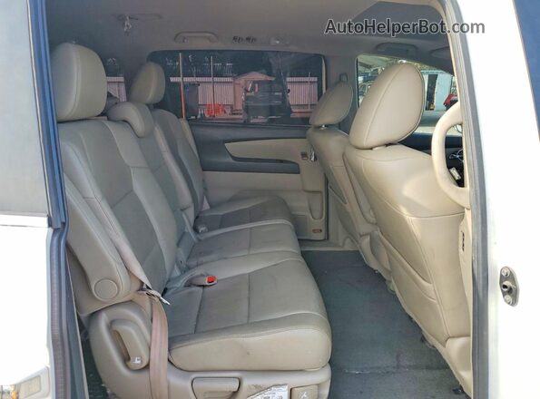 5FNRL5H63GB065649 2016 HONDA ODYSSEY White Widok wnętrza z tyłu