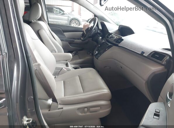 5FNRL5H64HB006028 2017 HONDA ODYSSEY White Front interior view
