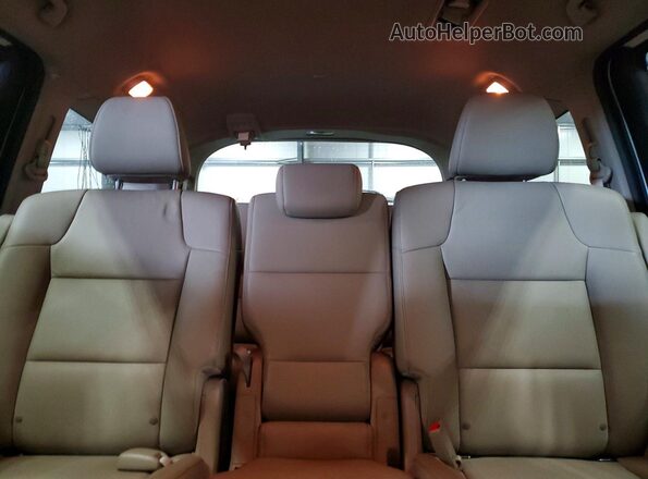 5FNRL5H68HB007781 2017 HONDA ODYSSEY White Հետևի նստատեղերի տեսք