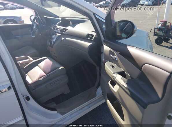 5FNRL5H94HB002622 2017 HONDA ODYSSEY White Front interior view