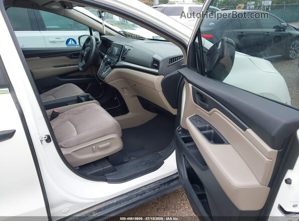 5FNRL6H24JB065704 2018 HONDA ODYSSEY White Front interior view