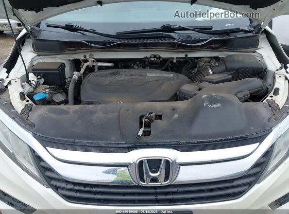 5FNRL6H24JB065704 2018 HONDA ODYSSEY White Rear view
