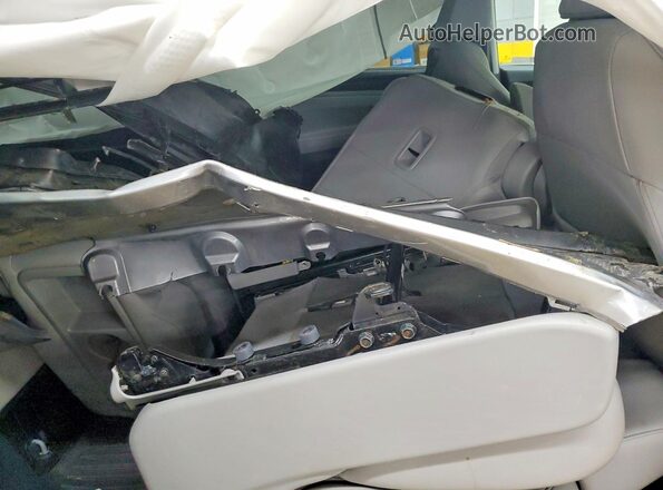 5FNRL6H60PB061466 2023 HONDA ODYSSEY Silver Widok wnętrza z tyłu