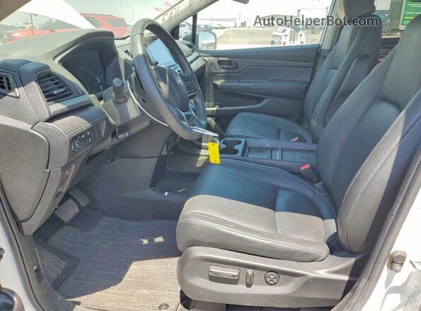 5FNRL6H61RB056456 2024 HONDA ODYSSEY White Front interior view