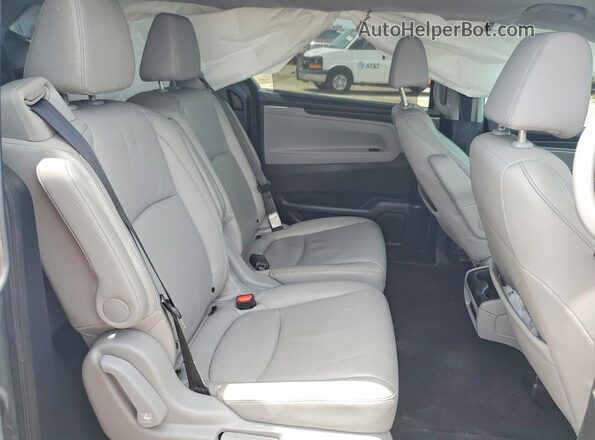 5FNRL6H62PB011975 2023 HONDA ODYSSEY Silver Widok wnętrza z tyłu