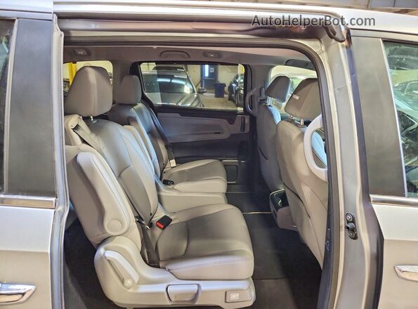 5FNRL6H65RB005493 2024 HONDA ODYSSEY Серебряный Вид задней части салона
