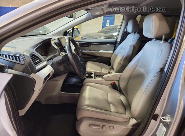 5FNRL6H65RB005493 2024 HONDA ODYSSEY Серебряный Вид салона спереди