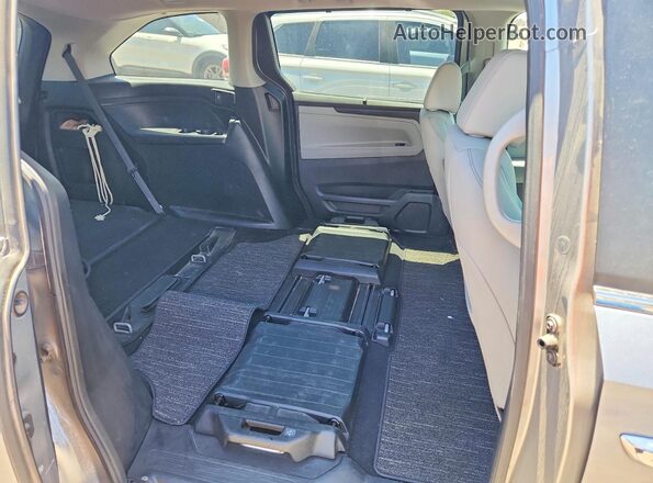 5FNRL6H66PB033901 2023 HONDA ODYSSEY Silver Widok wnętrza z tyłu