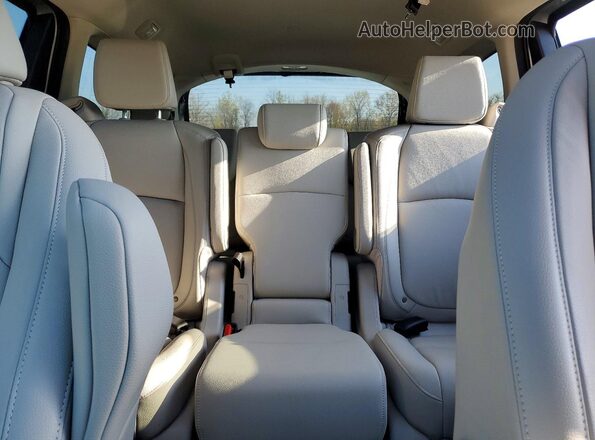 5FNRL6H69TB008047 2026 HONDA ODYSSEY Silver Rear seats view