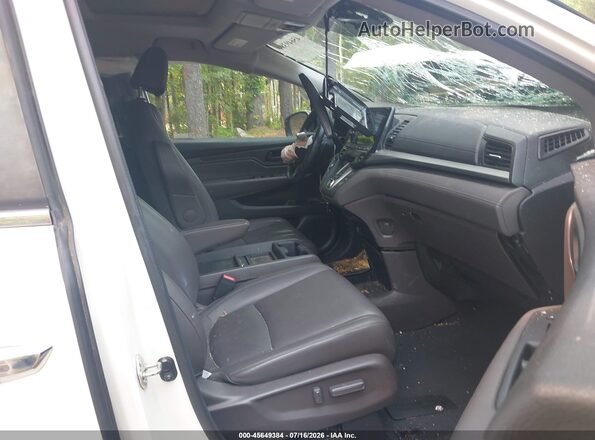 5FNRL6H70JB083919 2018 HONDA ODYSSEY White Front interior view