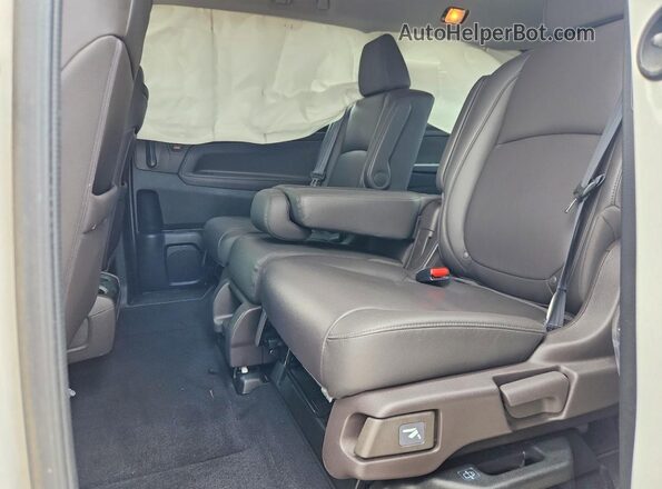 5FNRL6H71JB085937 2018 HONDA ODYSSEY White უკანა სალონის ხედი