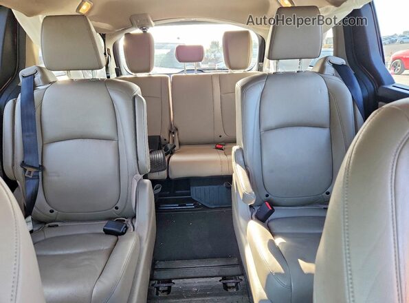 5FNRL6H73JB006865 2018 HONDA ODYSSEY Red უკანა სავარძლების ხედი
