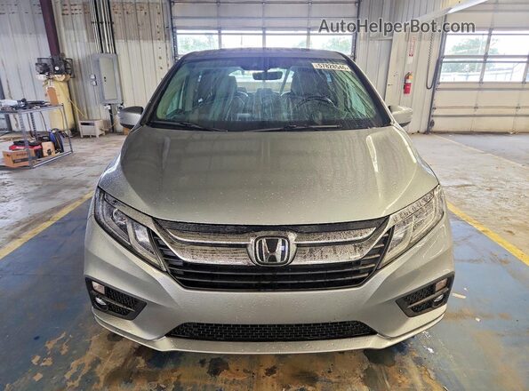 5FNRL6H73JB013203 2018 HONDA ODYSSEY Silver Front view