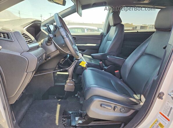 5FNRL6H73PB012190 2023 HONDA ODYSSEY White Front interior view